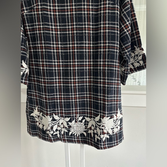Fanm Mon Plaid Dress with Embroidered Floral Accents - Picture 6 of 10